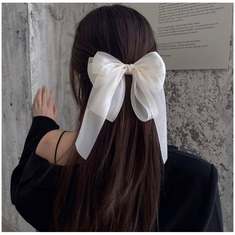 Kẹp tóc nơ kiểu lớn nhiều lớp phong cách đơn giản, rất tiểu thư cổ điển.