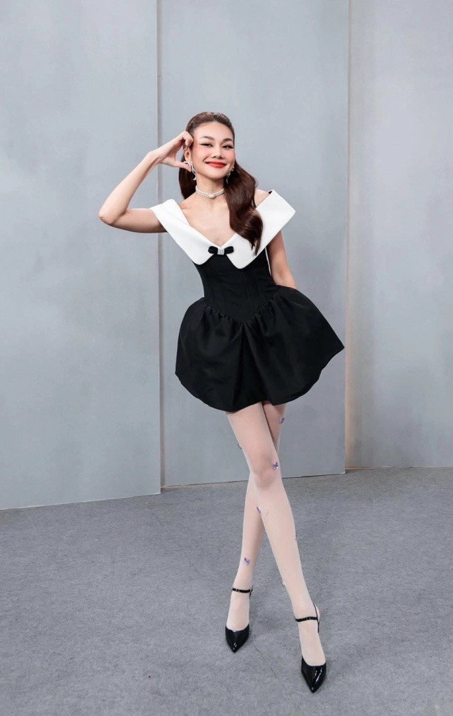 Siêu mẫu Thanh Hằng cũng là một tín đồ của SHUSHU/TONG. Siêu mẫu Thanh Hằng cũng là một tín đồ của SHUSHU/TONG.