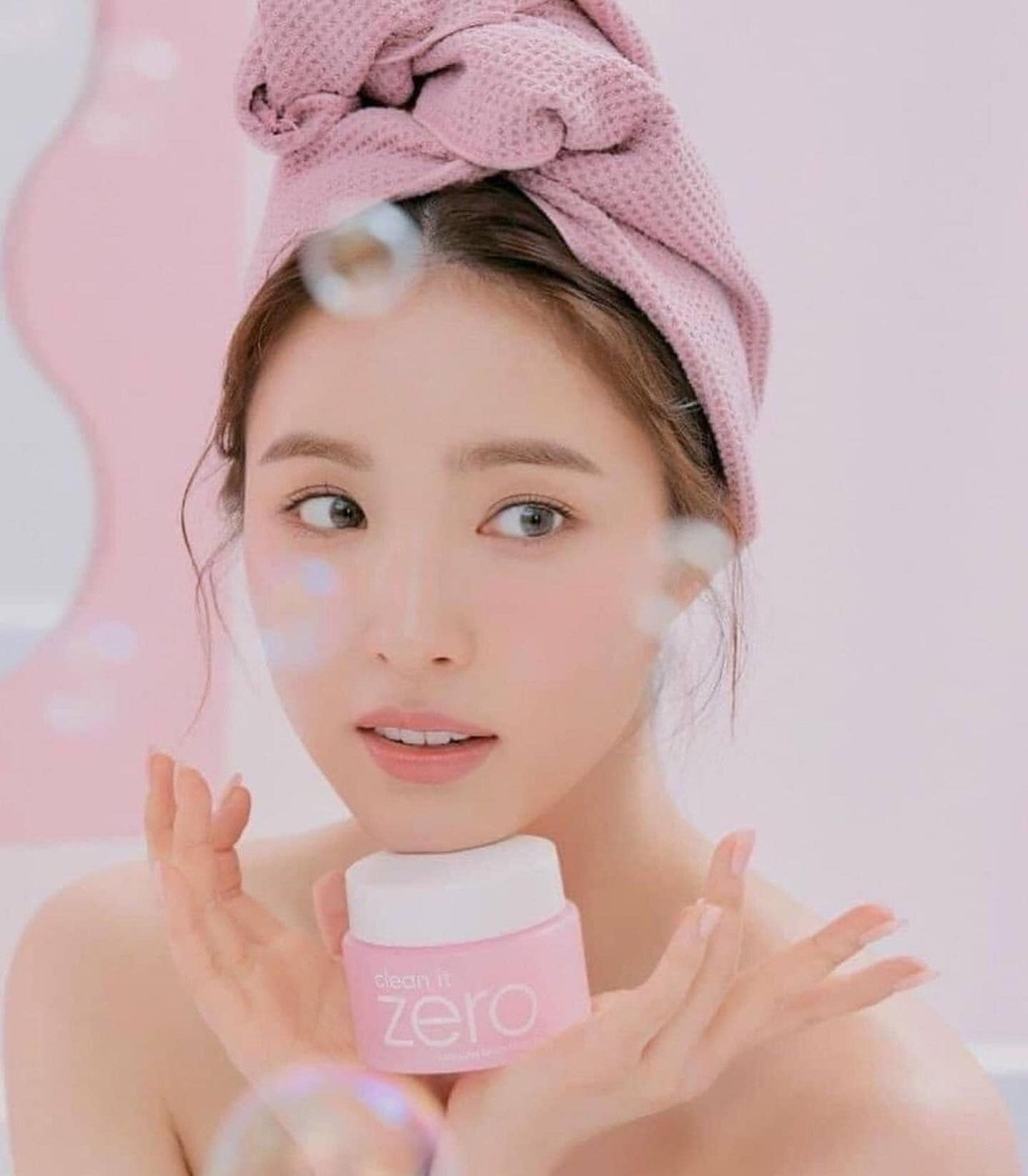 Sáp tẩy trang có thể đánh bay các bụi bẩn và phù hợp với hầu hết các loại da. Sáp tẩy trang có thể đánh bay các bụi bẩn và phù hợp với hầu hết các loại da.