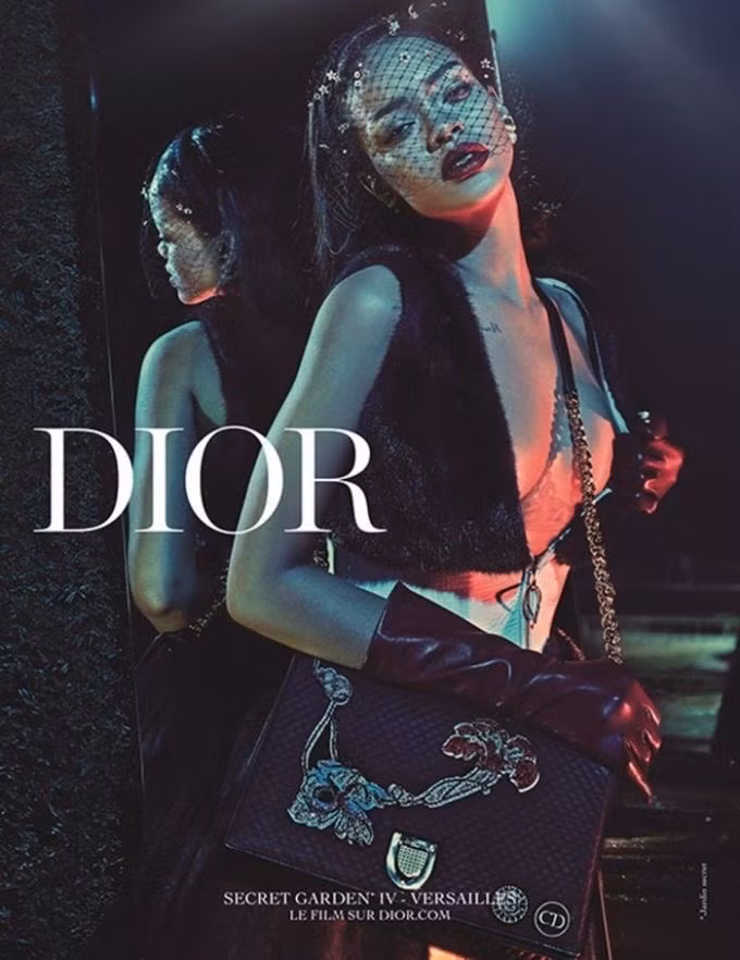 Rihanna trong chiến dịch “Secret Garden” IV của Dior vào năm 2015.