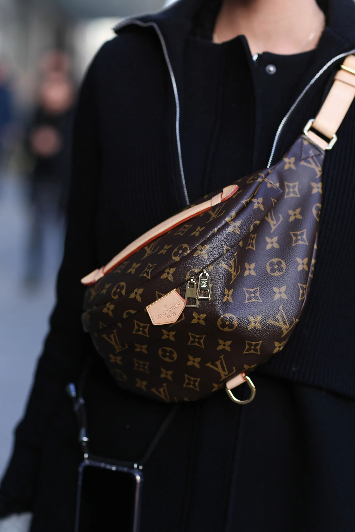 Shop đồ xa xỉ secondhand Luxe Collective kể từ khi ra mắt trên TikTok Shop đã bán được 10 chiếc túi Louis Vuitton và các loại phụ kiện Bottega Veneta, Fendi.