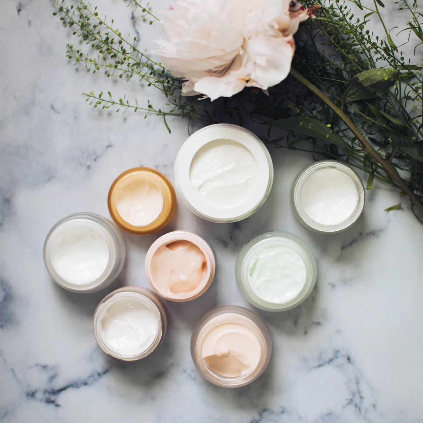 Nồng độ sunfat cao có trong các sản phẩm sẽ dẫn đến các vấn đề kích ứng và khô căng da. Nồng độ sunfat cao có trong các sản phẩm sẽ dẫn đến các vấn đề kích ứng và khô căng da.