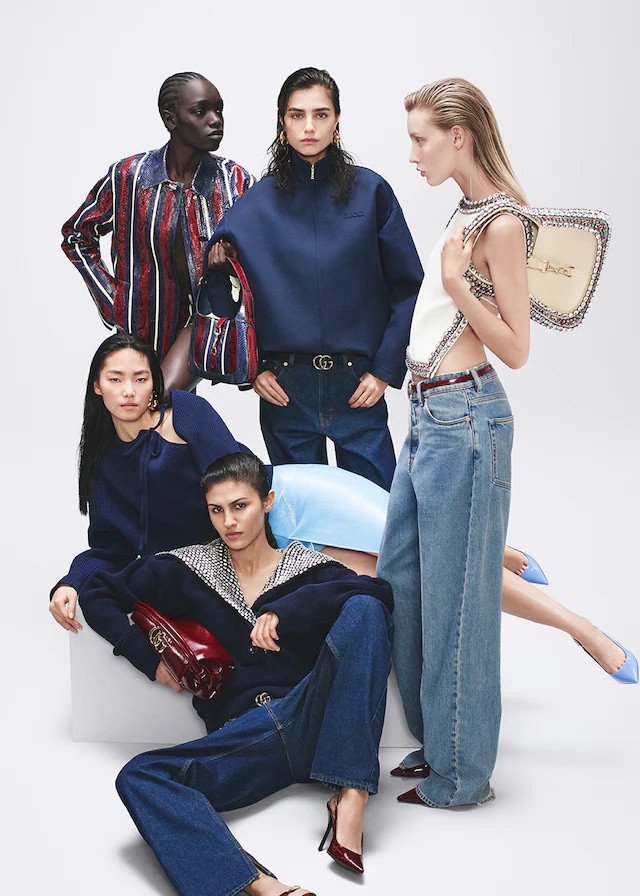 Những chất liệu sang trọng và đẳng cấp gần như phải nhường sân cho denim toả sáng. Những chất liệu sang trọng và đẳng cấp gần như phải nhường sân cho denim toả sáng.