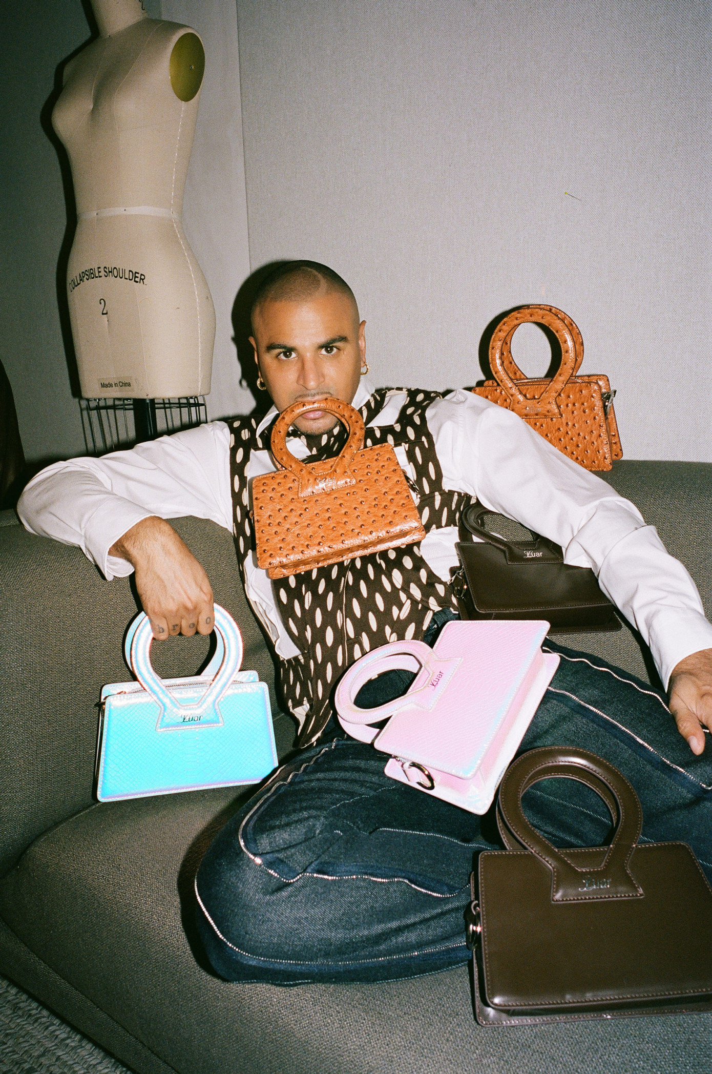 Thương hiệu LUAR của Raul Lopez đang thu hút sự chú ý trong cộng đồng thời trang.