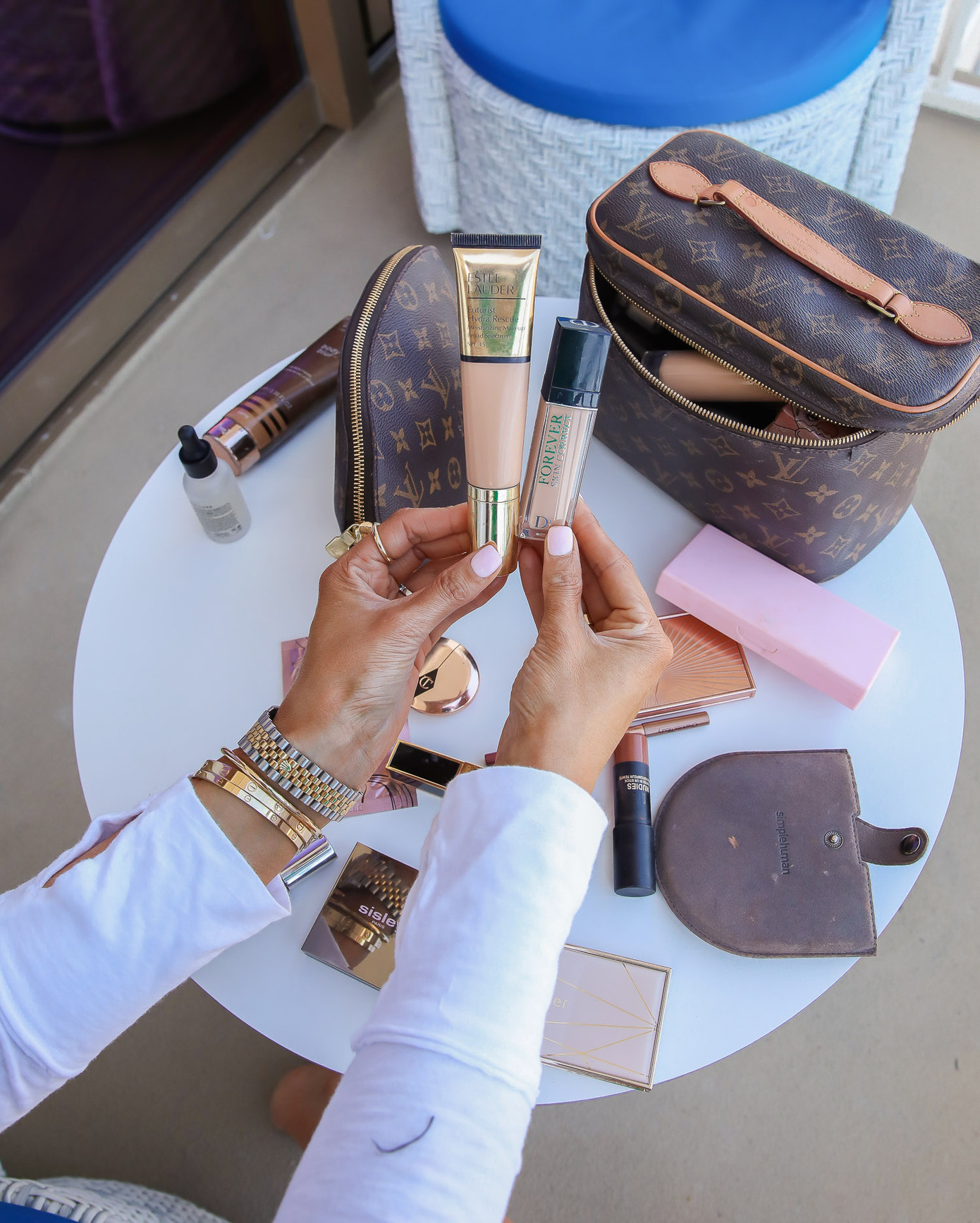 Sản phẩm này đặc trưng bởi các thành phần làm sáng và giữ ẩm.