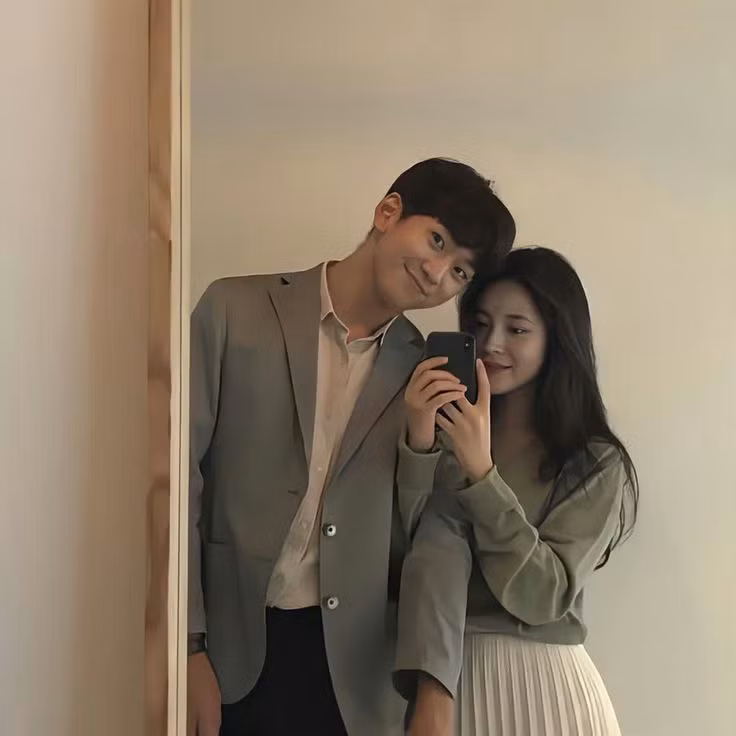 Khi bạn nhìn họ với một ánh mắt yêu trong một khoảng thời gian đủ, tâm trí của họ sẽ ghi nhớ điều đó và bắt đầu xiêu lòng.