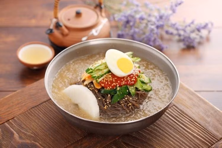 Mì lạnh vừa giúp cung cấp nước và dinh dưỡng cho cơ thể.