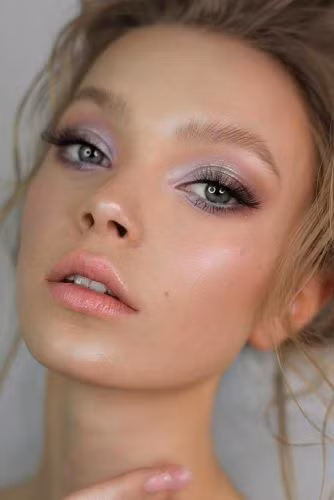 Làng mốt đang say sưa với phong cách trang điểm tối giản, tự nhiên.
