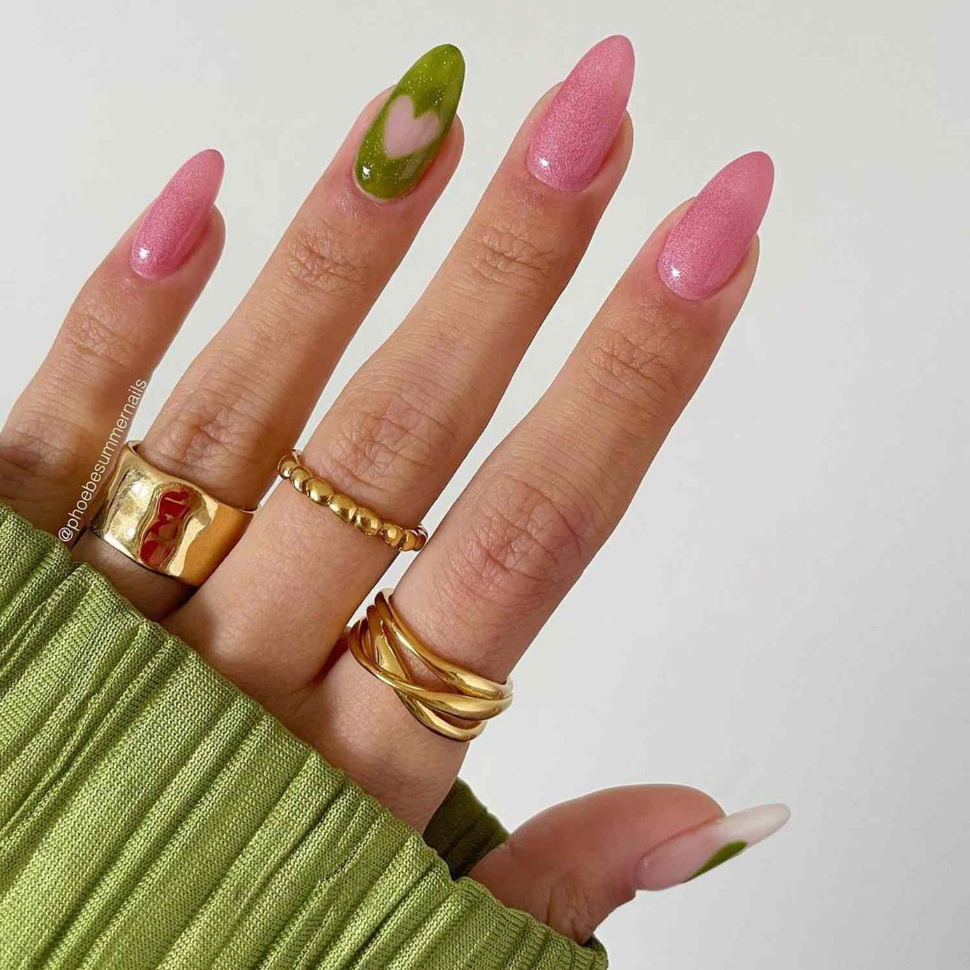 Xu hướng bubblegum sẽ trở thành một điểm nhấn ấn tượng cho các cô gái tối giản.