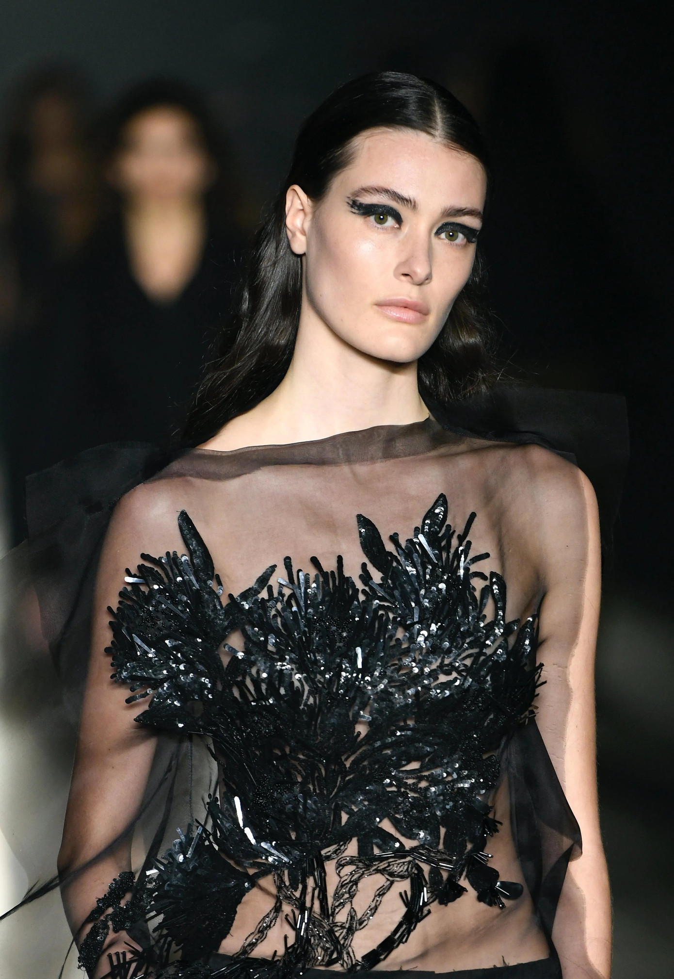 Makeup look mắt khói trên sàn diễn Helmut Lang. Makeup look mắt khói trên sàn diễn Helmut Lang.