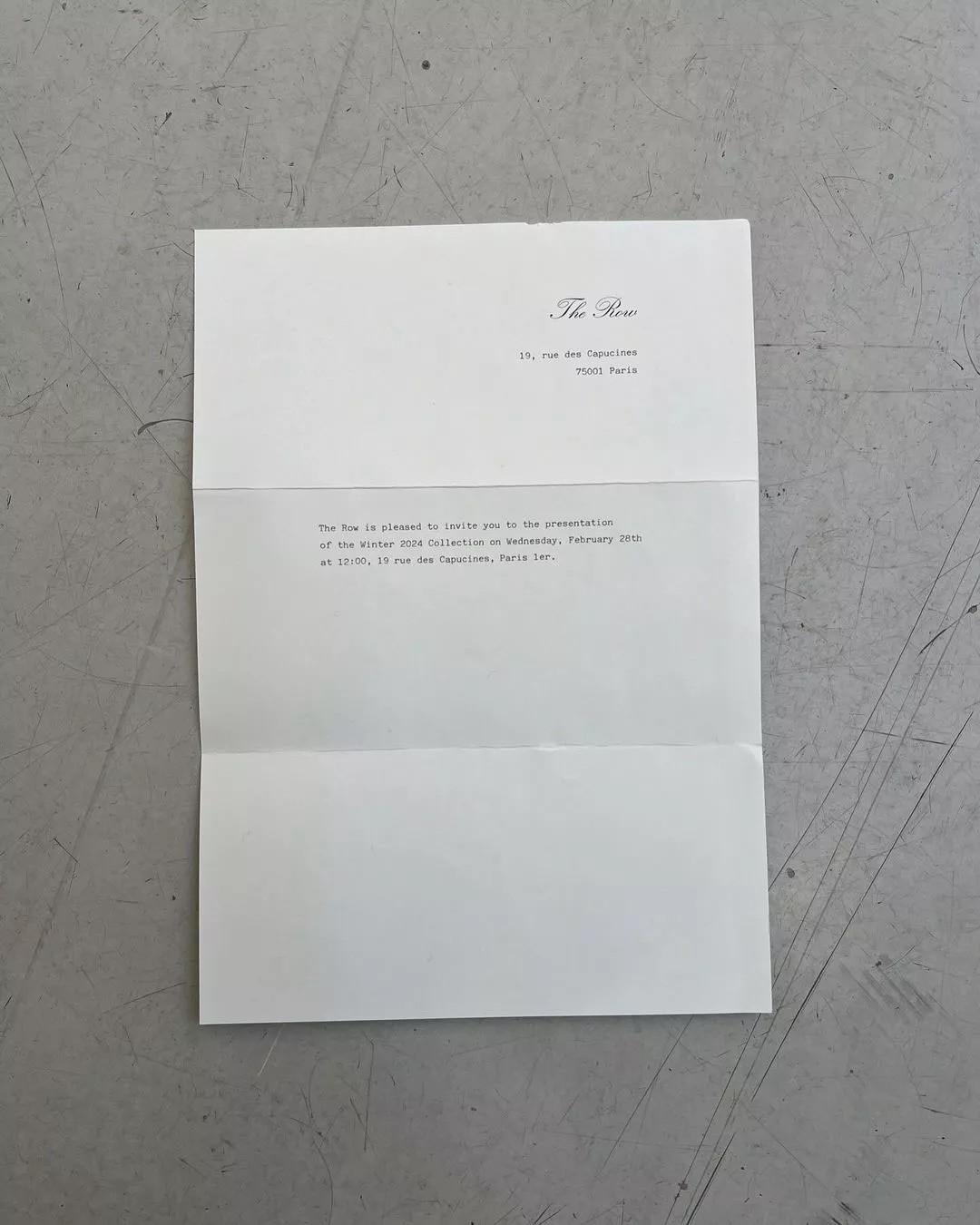 Thư mời của The Row gây xôn xao cõi mạng.