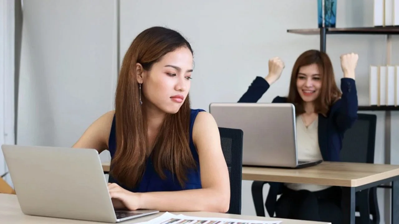 Đôi khi người hỏi không biết họ đang làm tổn thương cảm xúc của bạn. Đôi khi người hỏi không biết họ đang làm tổn thương cảm xúc của bạn.