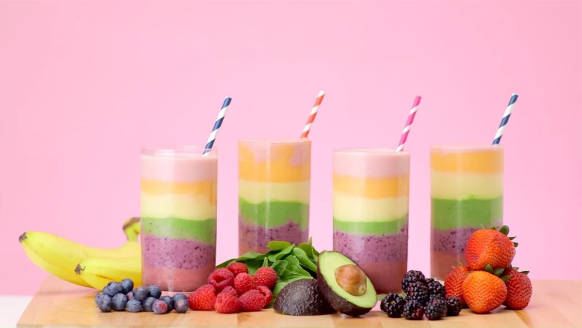 Trời nóng uống nước ngọt có ga sẽ càng khát, nên ưu tiên nước ép trái cây.