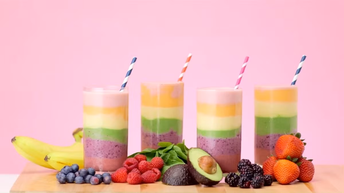 Trời nóng uống nước ngọt có ga sẽ càng khát, nên ưu tiên nước ép trái cây.