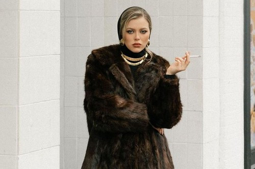 Mob Wife trở thành trào lưu mạnh mẽ vì nó tạo được thế cân bằng với xu hướng Old Money và Quiet Luxury.