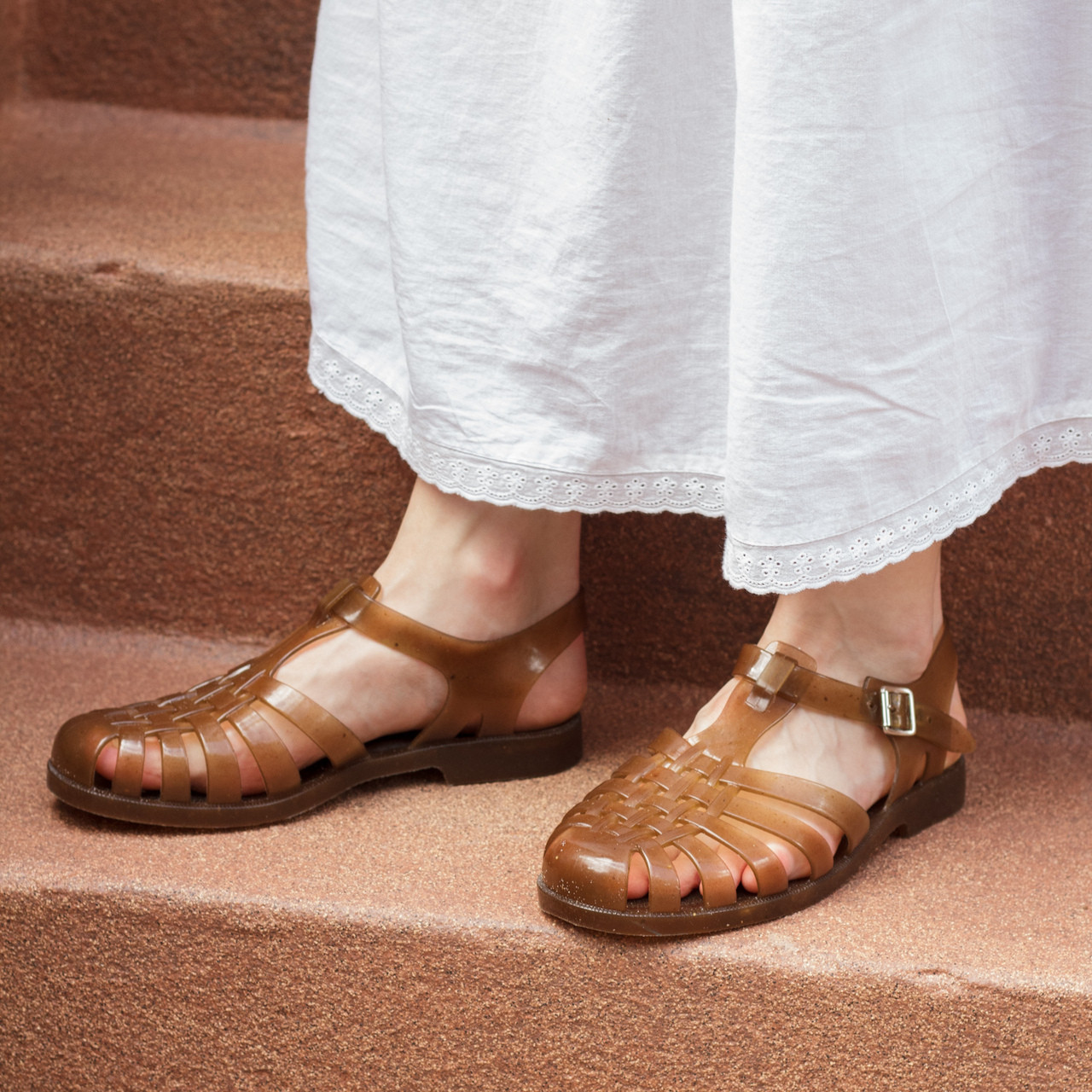 Bạn có thể tìm kiếm những mẫu giày jelly nhưng không được làm bằng nhựa PVC. Ví dụ polyurethane nhiệt dẻo (TPU) hoặc nhựa gai dầu. Bạn có thể tìm kiếm những mẫu giày jelly nhưng không được làm bằng nhựa PVC. Ví dụ polyurethane nhiệt dẻo (TPU) hoặc nhựa gai dầu.