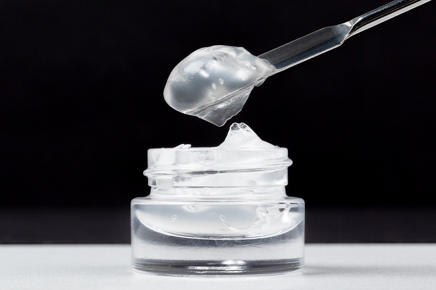 Vấn đề của silicon là hầu hết đều không tan trong nước nên chúng có xu hướng tích tụ, khiến tóc và da lệ thuộc và yếu đi. Vấn đề của silicon là hầu hết đều không tan trong nước nên chúng có xu hướng tích tụ, khiến tóc và da lệ thuộc và yếu đi.