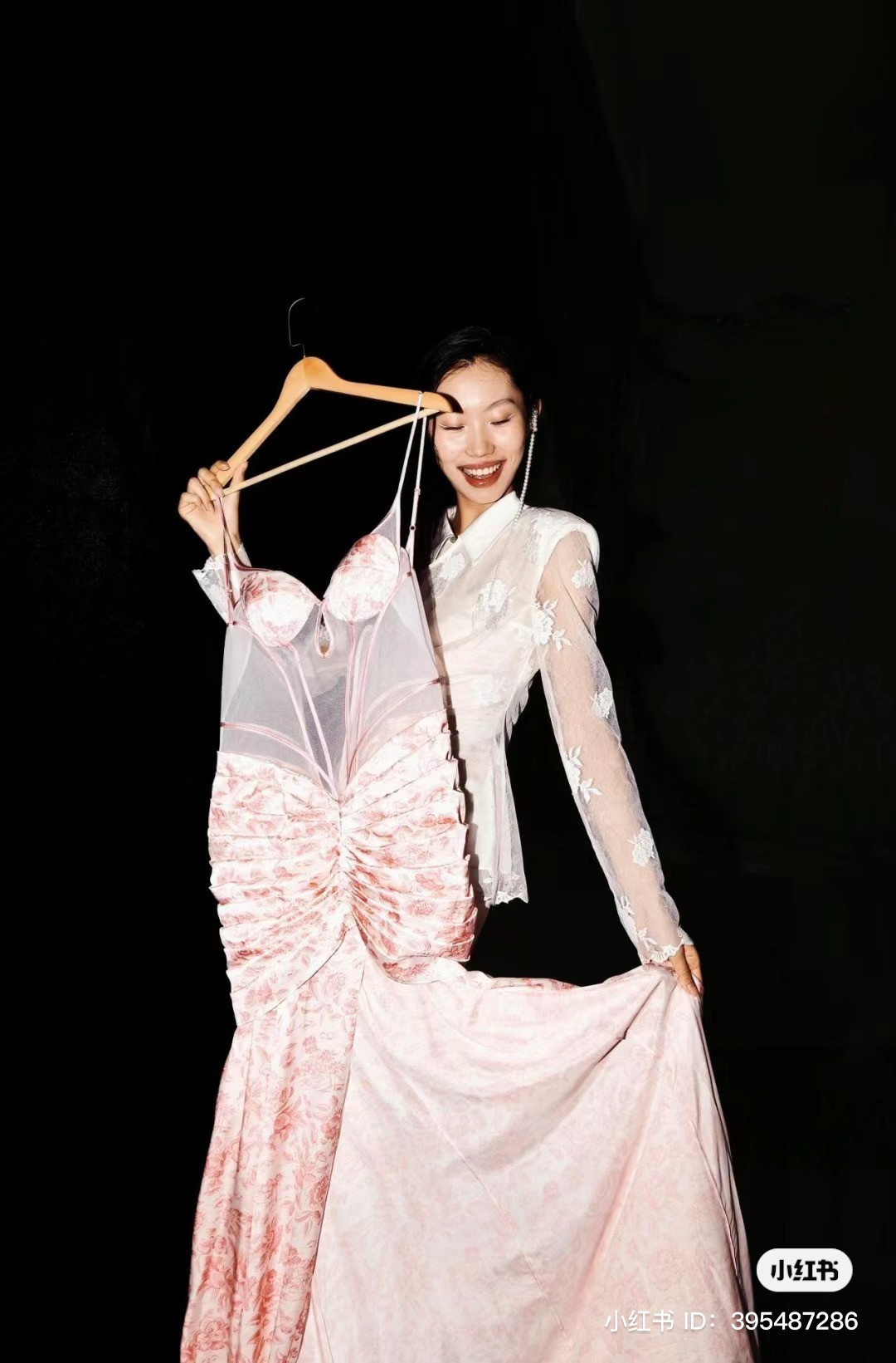 Chân dung nhà thiết kế Sara Wong. Chân dung nhà thiết kế Sara Wong.