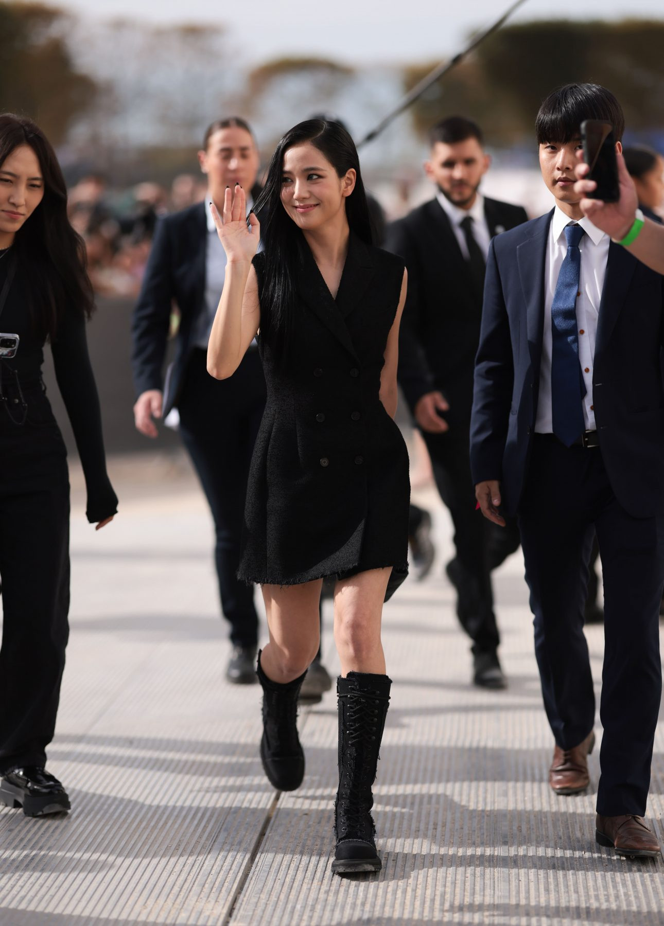 Jisoo trong trang phục Dior tại buổi trình diễn Christian Dior Womenswear Xuân Hè 2024 tại Tuần lễ thời trang Paris. Jisoo trong trang phục Dior tại buổi trình diễn Christian Dior Womenswear Xuân Hè 2024 tại Tuần lễ thời trang Paris.