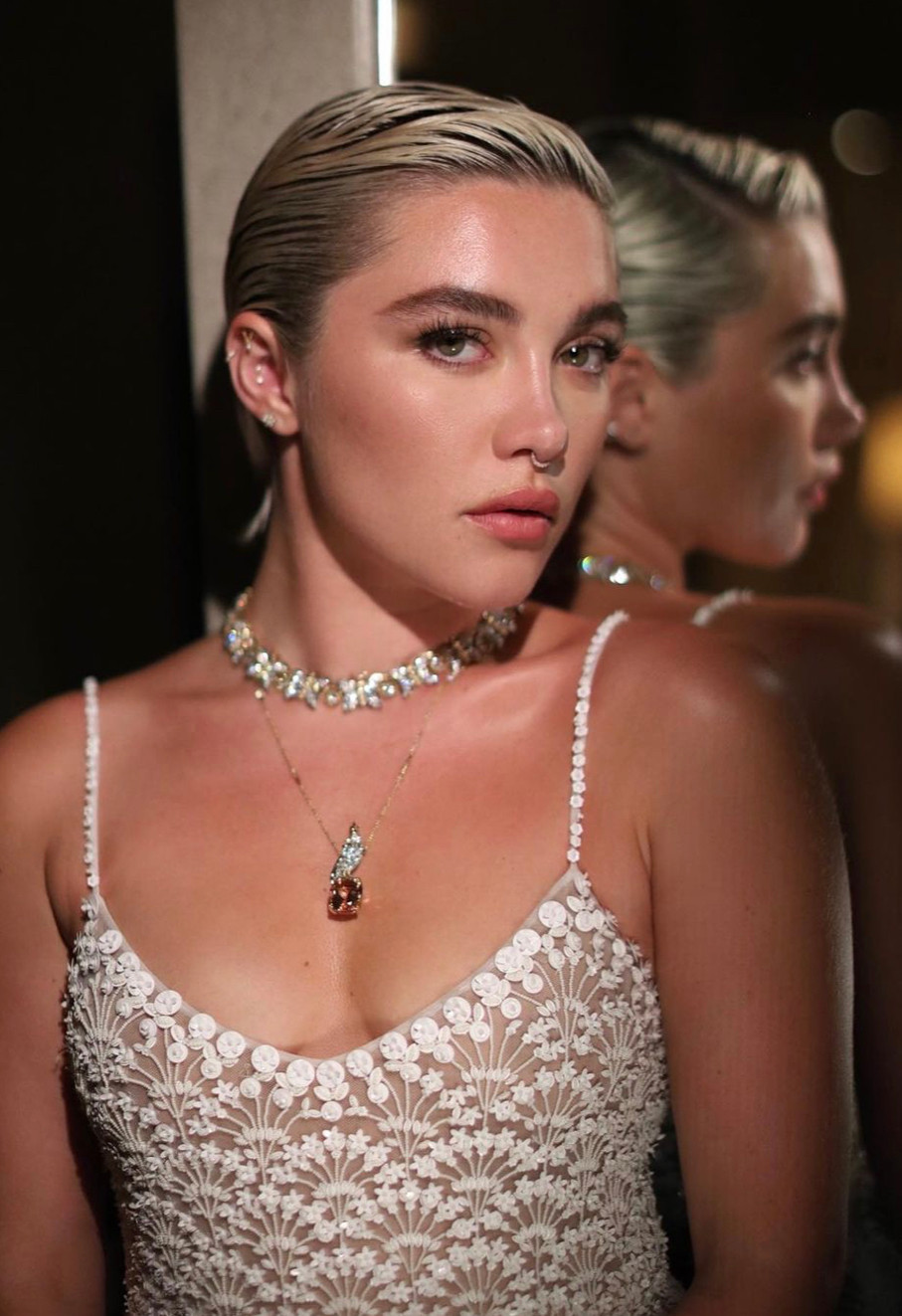 Kiểu tóc ướt rẽ ngôi lệch được Florence Pugh - ngôi sao bom tấn Dune 2 lăng xê.