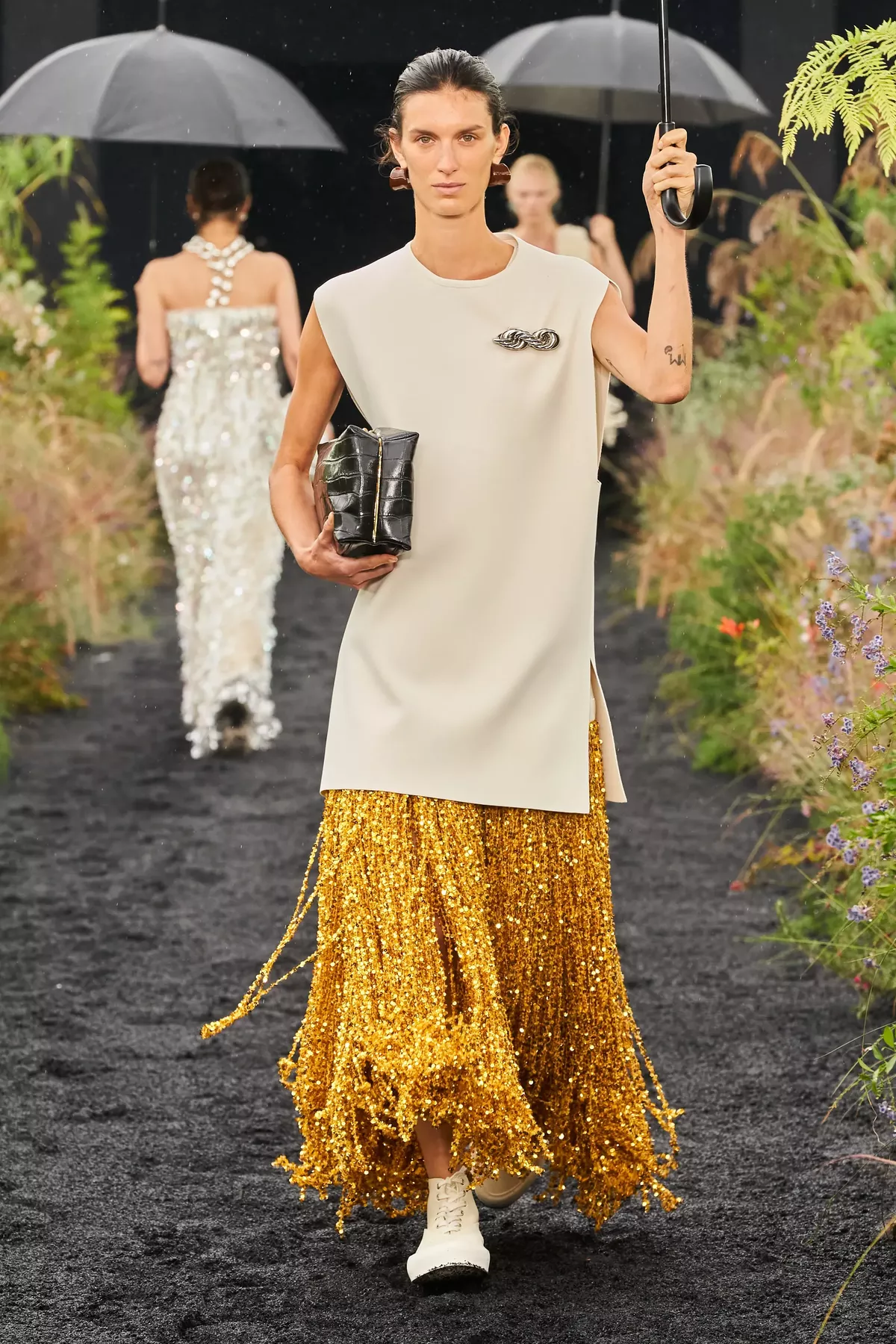 Thương hiệu Jil Sander trên sàn diễn Xuân Hè 2023.