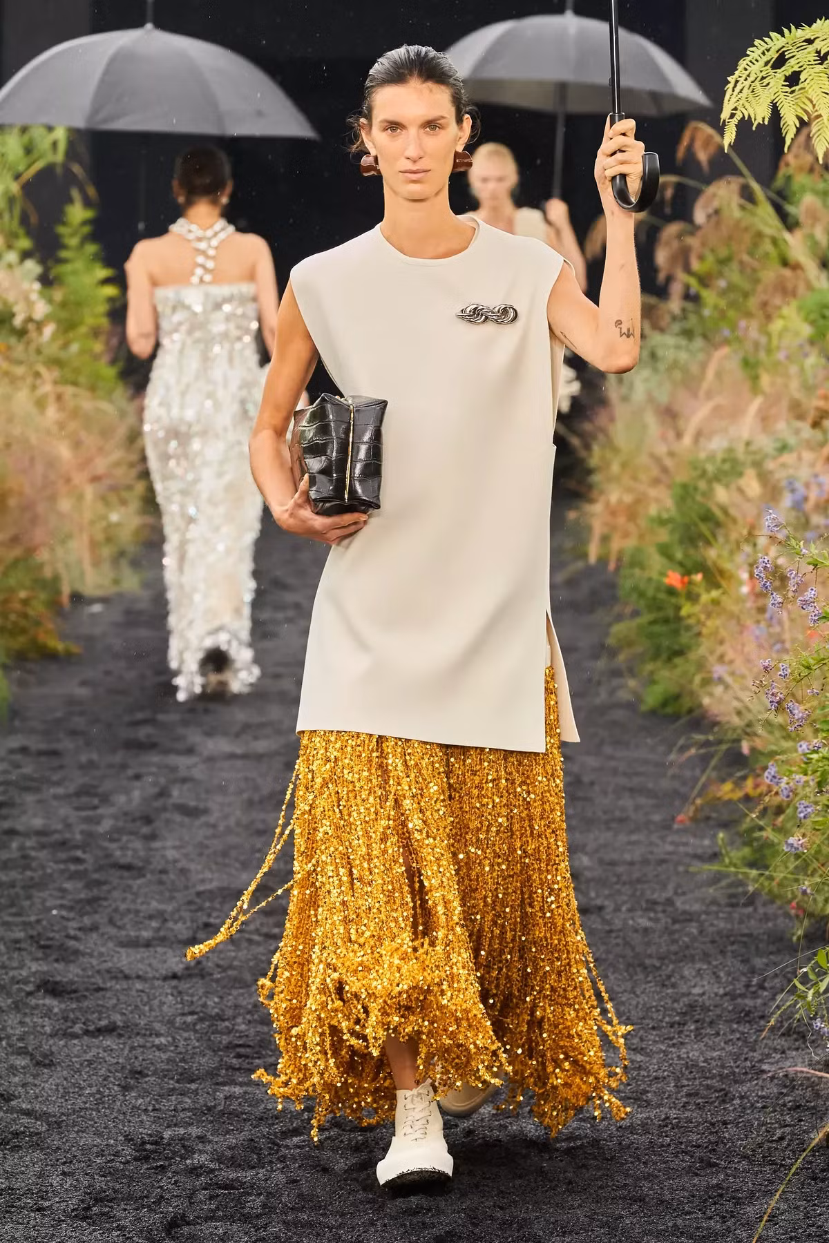 Thương hiệu Jil Sander trên sàn diễn Xuân Hè 2023.