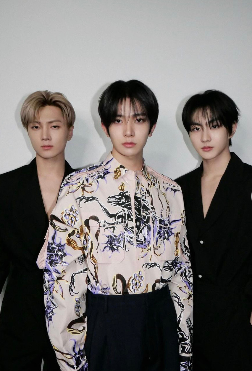 Enhypen tại show diễn của Prada.