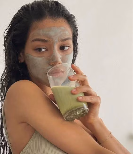 Khi sử dụng trà matcha để uống và đắp mặt nạ thường xuyên, nó có khả năng làm sáng và trẻ hóa làn da. Khi sử dụng trà matcha để uống và đắp mặt nạ thường xuyên, nó có khả năng làm sáng và trẻ hóa làn da.