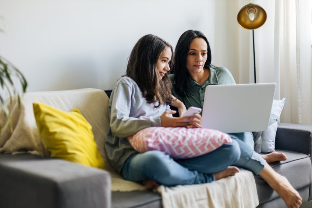 Tránh nói chuyện với ba mẹ vào những thời điểm bạn hoặc họ đang căng thẳng.