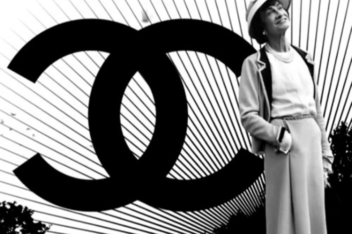 Christian Dior từng viết trong hồi ký của mình rằng “tính cách cũng như gu thẩm mỹ của Chanel đặc biệt, uy quyền và thanh lịch”.