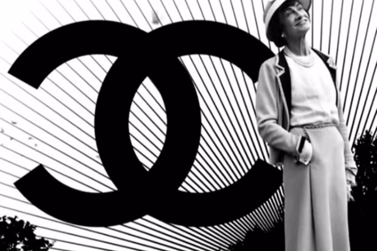 Christian Dior từng viết trong hồi ký của mình rằng “tính cách cũng như gu thẩm mỹ của Chanel đặc biệt, uy quyền và thanh lịch”.