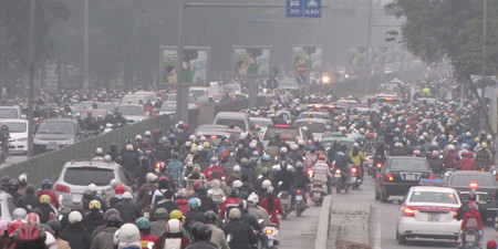 Giao thông trên đường Nguyễn Trãi, đoạn dưới chân cầu vượt Ngã Tư Sở