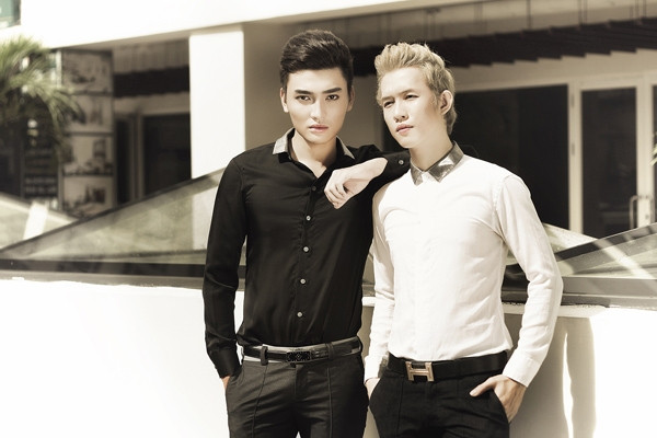 Bên cạnh ren, áo sơ mi với những chất liệu vải mềm và nhẹ khác cũng rất được ưa chuộng, cho bạn trai vẻ đẹp nam tính hơn. Bên cạnh ren, áo sơ mi với những chất liệu vải mềm và nhẹ khác cũng rất được ưa chuộng, cho bạn trai vẻ đẹp nam tính hơn.