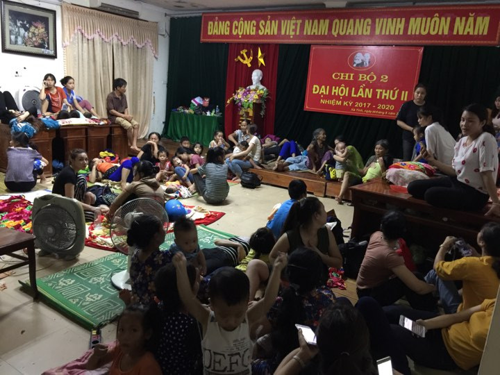 Bão số 10 càn quét miền Trung, ít nhất 4 người chết ảnh 58