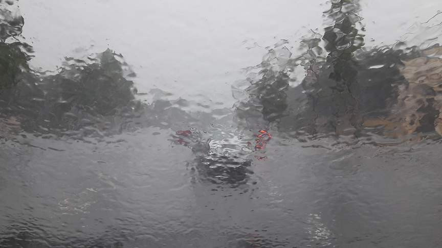 Bão số 10 càn quét miền Trung, ít nhất 4 người chết ảnh 46