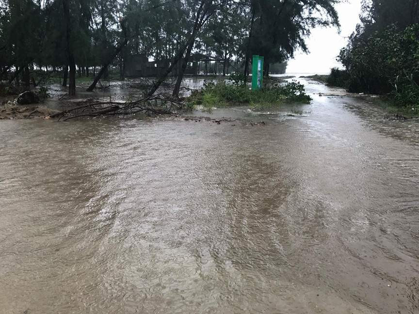 Bão số 10 càn quét miền Trung, ít nhất 4 người chết ảnh 44