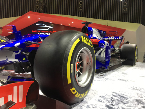 Hai chiếc xe độc nhất triển lãm ô tô Việt Nam 2018 ảnh 5