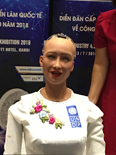 Muôn kiểu sắc thái biểu cảm thú vị của Robot công dân Sophia ảnh 8