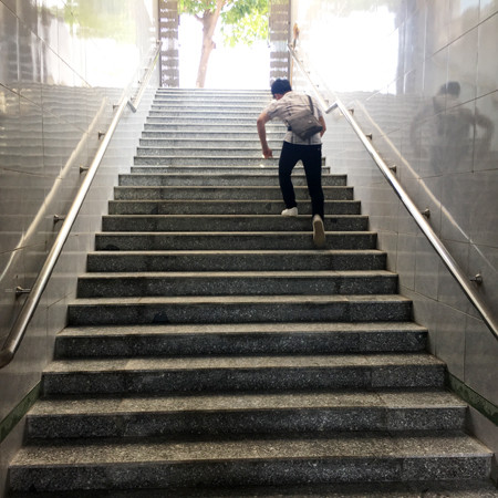 Lại chi đống tiền thay gạch lát hầm đi bộ đang...đẹp ảnh 3