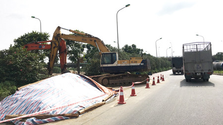 Ngổn ngang đường nước sông Đà giai đoạn 2 hơn 700 tỉ đồng ảnh 7