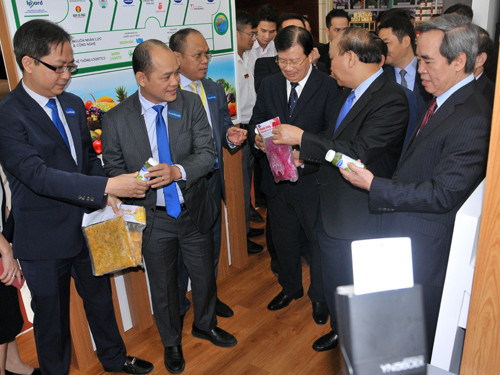 Thủ tướng Nguyễn Xuân Phúc chủ trì 'Hội nghị Diên Hồng' về 'tam nông' ảnh 11