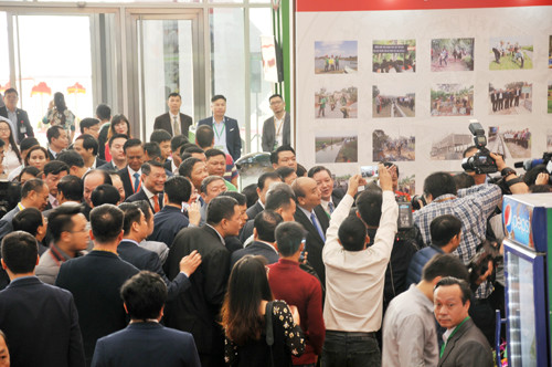 Thủ tướng Nguyễn Xuân Phúc chủ trì 'Hội nghị Diên Hồng' về 'tam nông' ảnh 7