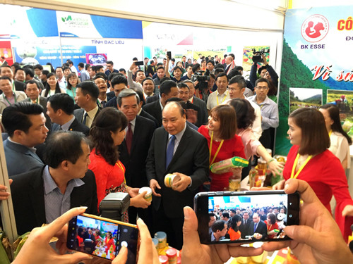 Thủ tướng Nguyễn Xuân Phúc chủ trì 'Hội nghị Diên Hồng' về 'tam nông' ảnh 4