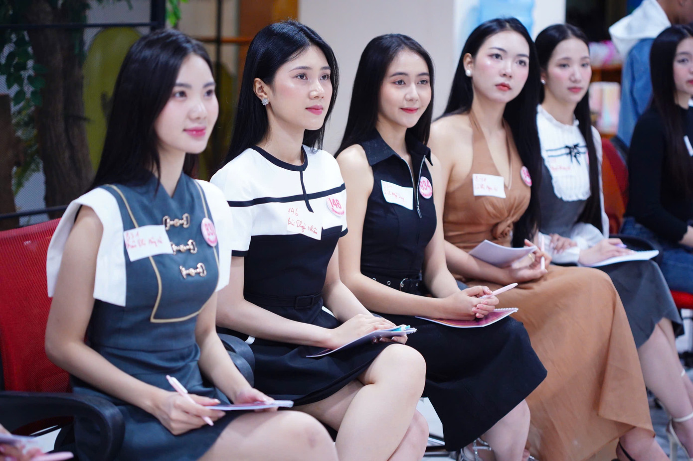 Sáng 9/4, Top 41 Hoa hậu Việt Nam 2024 có buổi học mở giọng, luyện thanh với Á quân Sao Mai 2007 dòng thính phòng Nguyễn Hiền Anh.