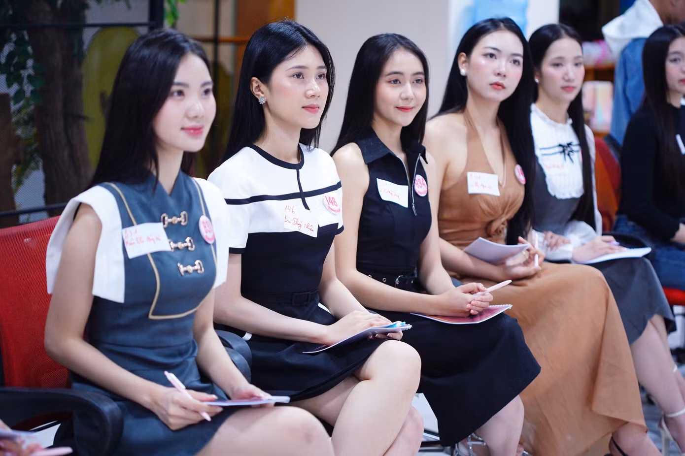 Sáng 9/4, Top 41 Hoa hậu Việt Nam 2024 có buổi học mở giọng, luyện thanh với Á quân Sao Mai 2007 dòng thính phòng Nguyễn Hiền Anh.