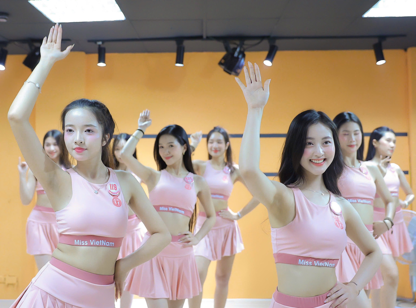 Trong tất cả vòng thi của Hoa hậu Việt Nam, các thí sinh đều được trang bị kỹ năng cần thiết như ứng xử, thuyết trình, catwalk, vũ đạo... Trong tất cả vòng thi của Hoa hậu Việt Nam, các thí sinh đều được trang bị kỹ năng cần thiết như ứng xử, thuyết trình, catwalk, vũ đạo...