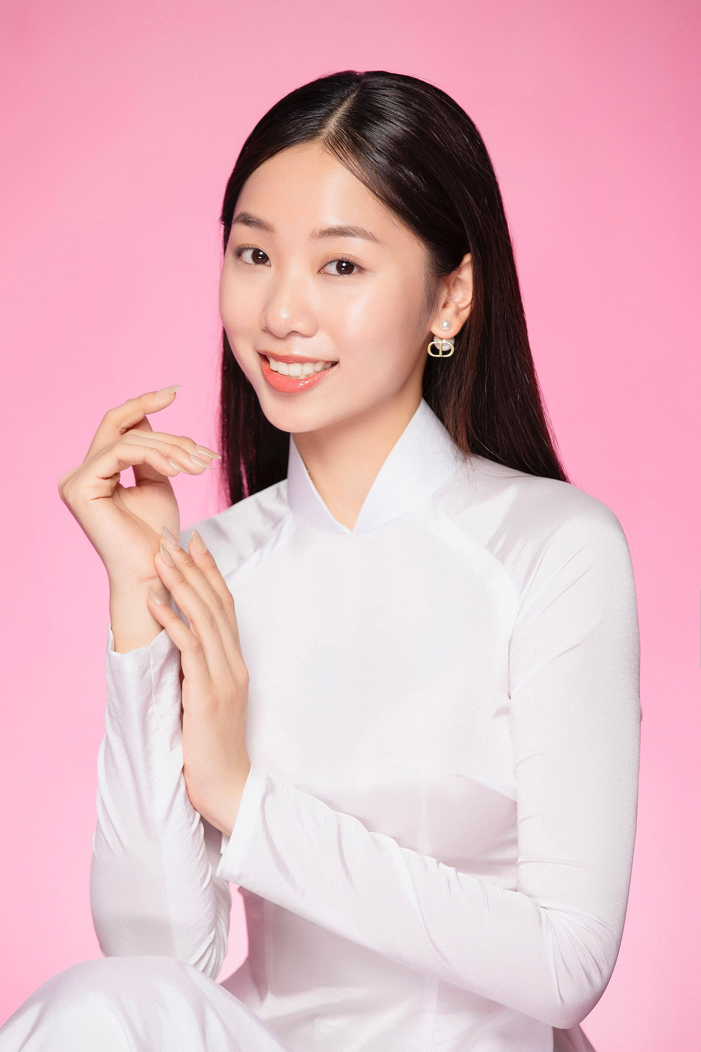 Nguyễn Thị Thu Hằng sinh năm 2006, sở hữu chiều cao 1,73 m, sinh viên ngành Công nghệ Tài chính của Đại học Kinh tế Quốc dân. Cô từng đạt danh hiệu Á khôi 1 cuộc thi Sinh viên Thanh lịch toàn quốc 2024. Thí sinh Phạm Thùy Dương sinh năm 2003, đến từ Hà Nội. Cô học cả hai trường Đại học Ngoại thương và Đại học Kinh tế Quốc dân. Nguyễn Thị Thu Hằng sinh năm 2006, sở hữu chiều cao 1,73 m, sinh viên ngành Công nghệ Tài chính của Đại học Kinh tế Quốc dân. Cô từng đạt danh hiệu Á khôi 1 cuộc thi Sinh viên Thanh lịch toàn quốc 2024. Thí sinh Phạm Thùy Dương sinh năm 2003, đến từ Hà Nội. Cô học cả hai trường Đại học Ngoại thương và Đại học Kinh tế Quốc dân.