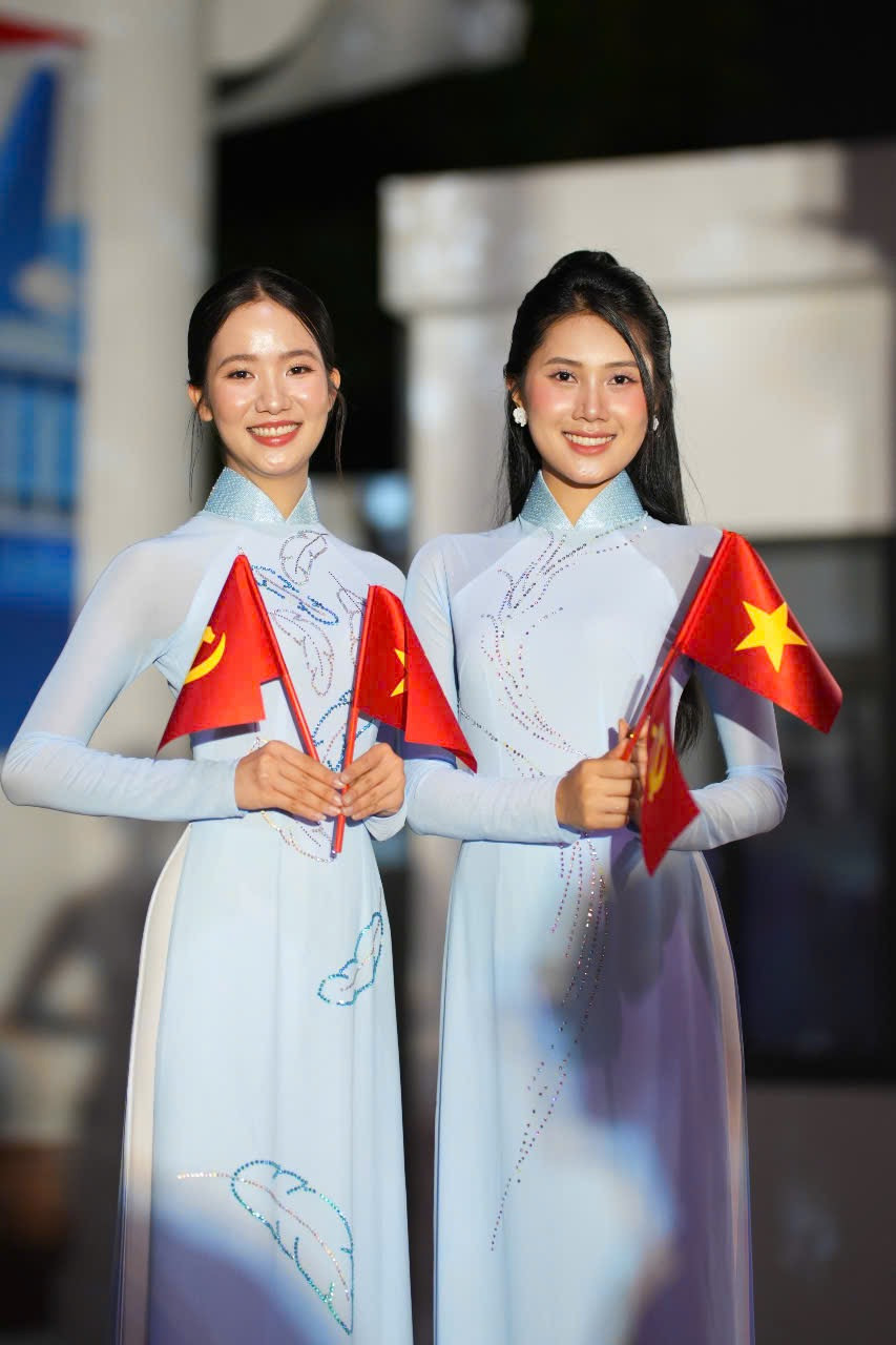 Thông qua cuộc thi Hoa hậu Việt Nam 2024, các thí sinh mong muốn thể hiện khát vọng người trẻ cống hiến. Họ không chỉ là thế hệ thụ hưởng, còn lan tỏa thông điệp dùng bàn tay, khối óc và trái tim để xây dựng, phát triển đất nước.