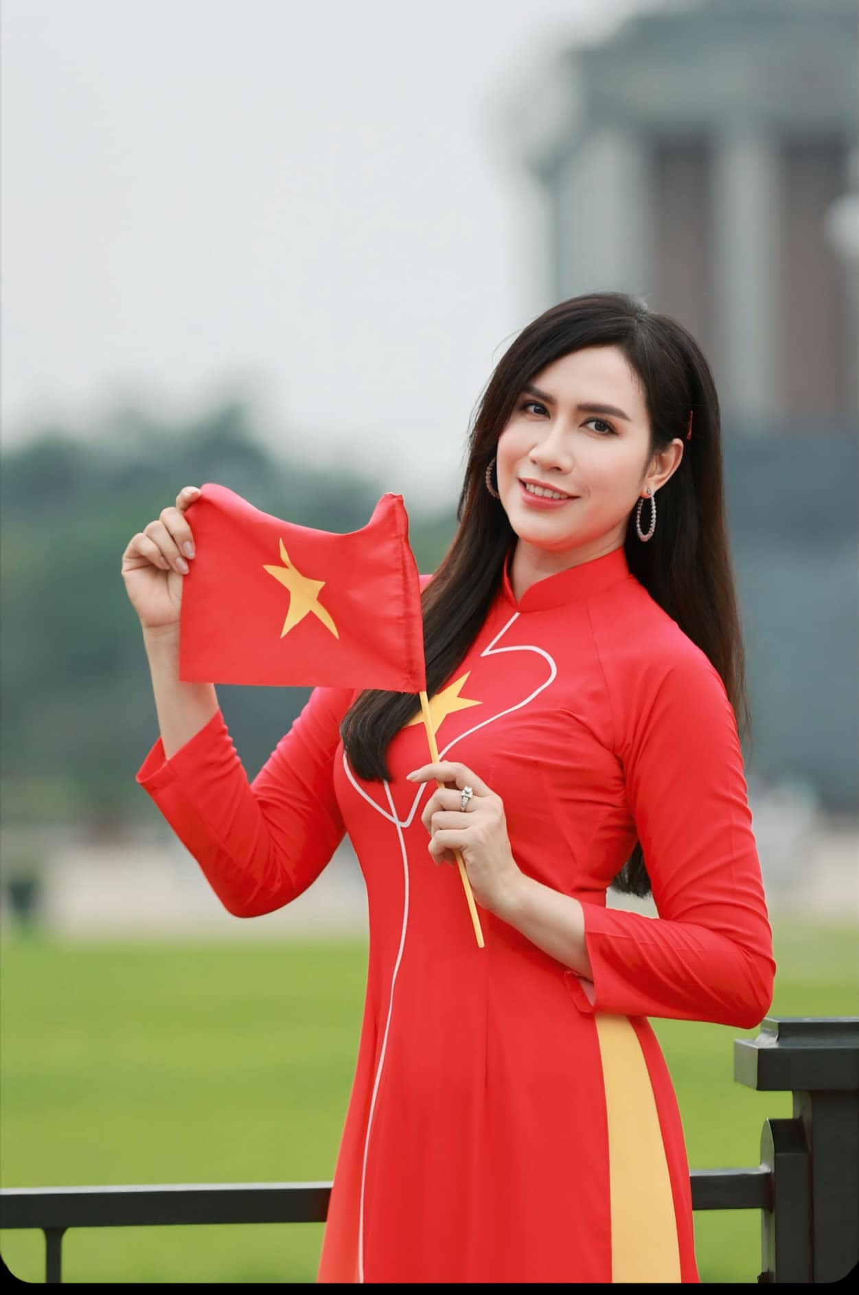 Hiện Trúc Mai cùng dàn nghệ sĩ của Nhà hát Kịch Công an nhân dân tất bật chuẩn bị cho vở diễn phục vụ lễ kỷ niệm 50 năm thống nhất đất nước, diễn ra đêm 30/4 tại Nhà hát Hồ Gươm, Hà Nội. Hiện Trúc Mai cùng dàn nghệ sĩ của Nhà hát Kịch Công an nhân dân tất bật chuẩn bị cho vở diễn phục vụ lễ kỷ niệm 50 năm thống nhất đất nước, diễn ra đêm 30/4 tại Nhà hát Hồ Gươm, Hà Nội.