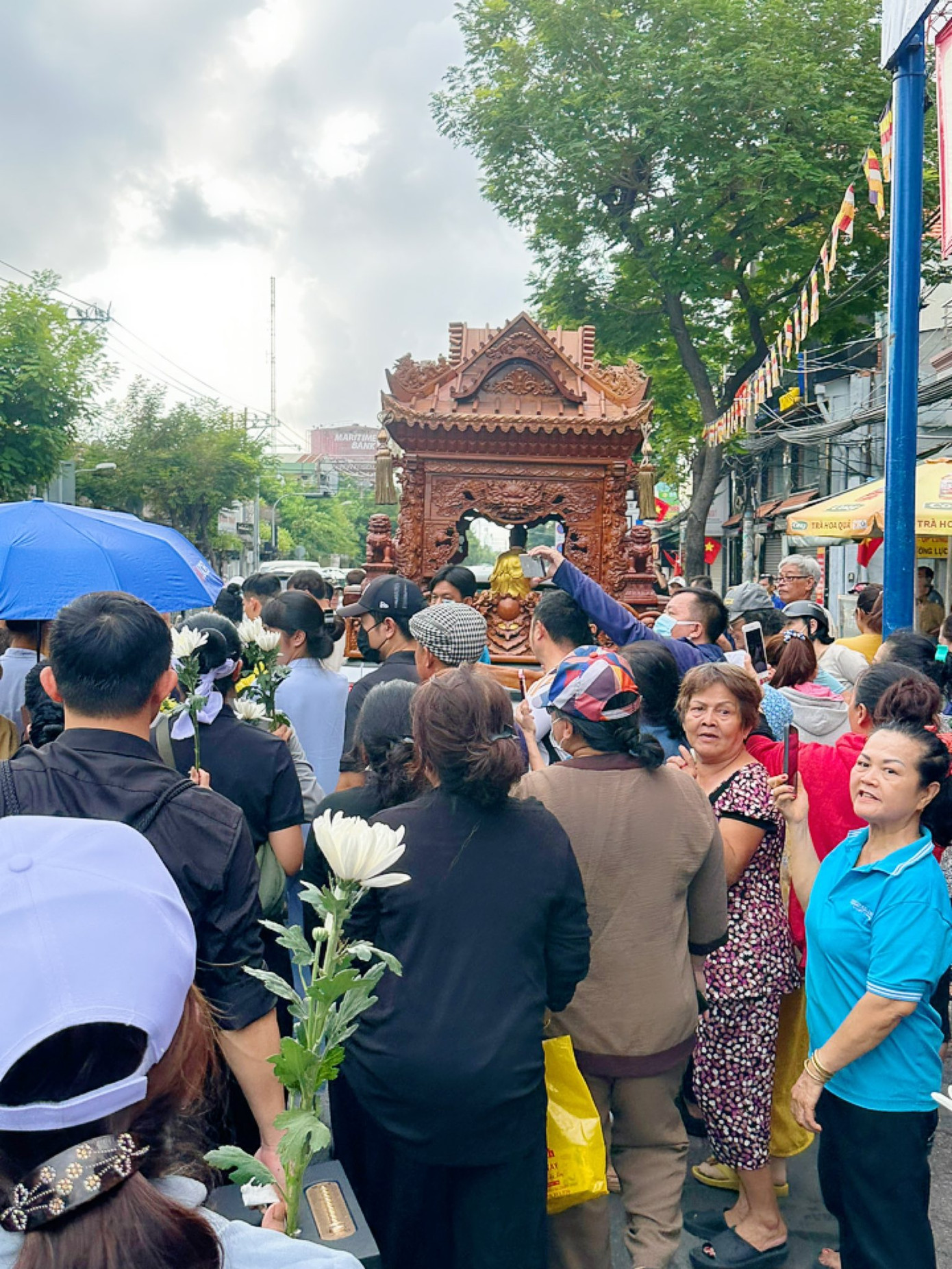 Một số hình ảnh trong lễ thủy táng NSƯT Quý Bình sáng 26/4. Ảnh: Song Minh. Một số hình ảnh trong lễ thủy táng NSƯT Quý Bình sáng 26/4. Ảnh: Song Minh.